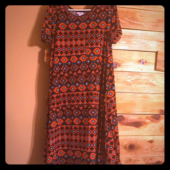 LulaRoe Carly - Picture 1 of 5